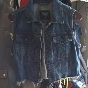 Abercrombie cropped medium wash jean vest